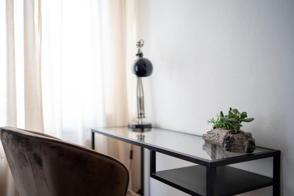 Wohnung Naehe Stadtzentrum Mit Wohnzimmer Und Kueche Coblenza Esterno foto