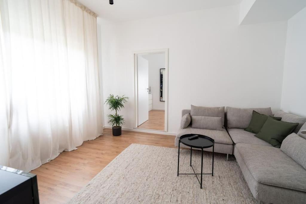 Wohnung Naehe Stadtzentrum Mit Wohnzimmer Und Kueche Coblenza Esterno foto
